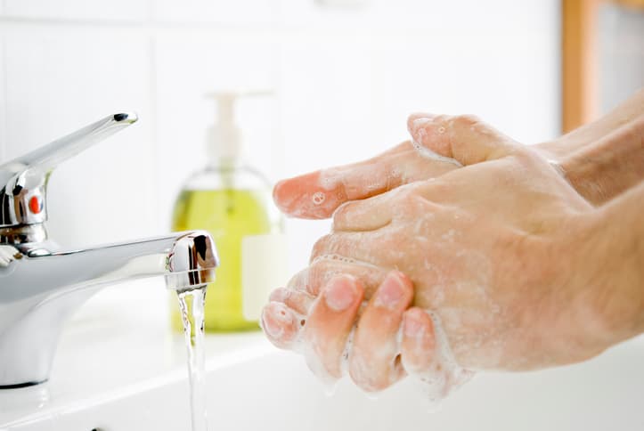 washing hands to prevent coronavirus